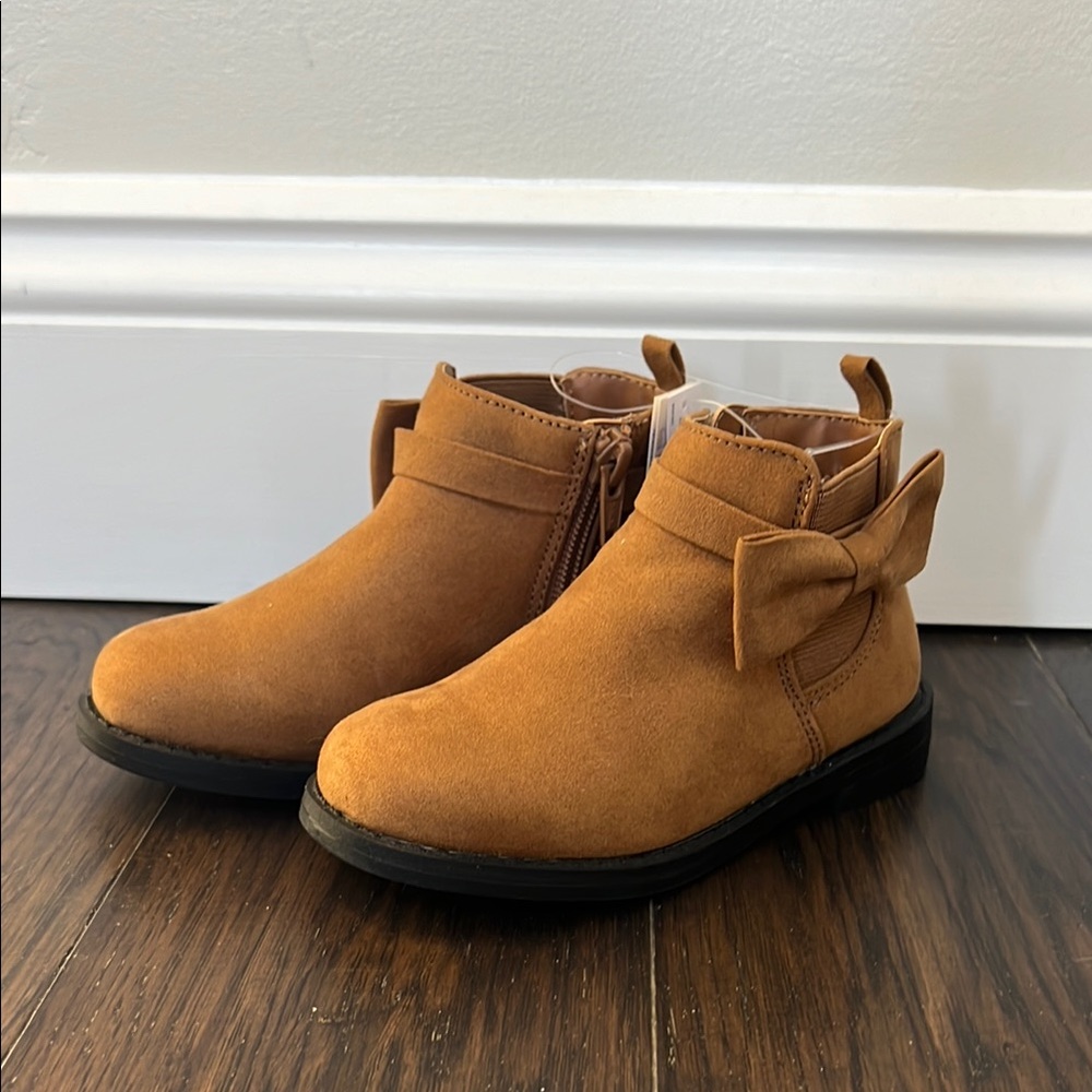 Baby Gap size 9 girls booties with bow. New with tags!!